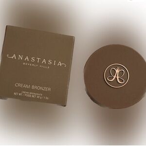 Anastasia Beverly Hills -Cream Bronzer - Amber